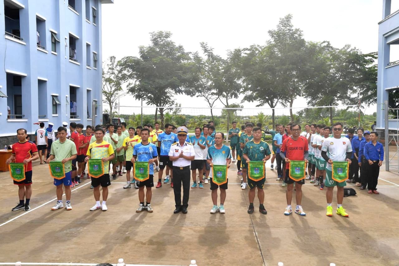 Lữ đoàn 175 tổ chức giải bóng chuyền chào mừng 50 năm thành lập Vùng 5