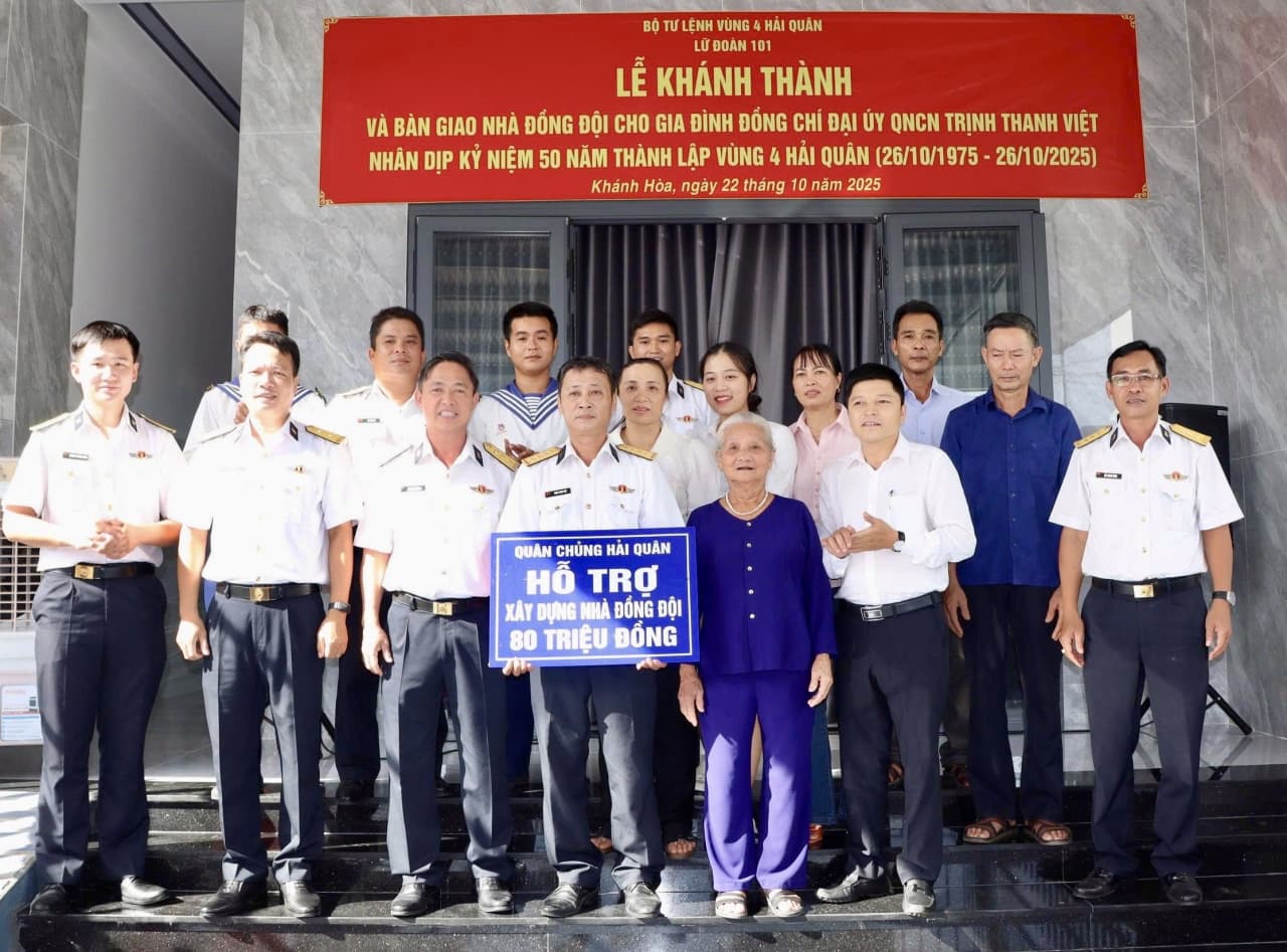 Lữ đoàn 101 bàn giao nhà đồng đội