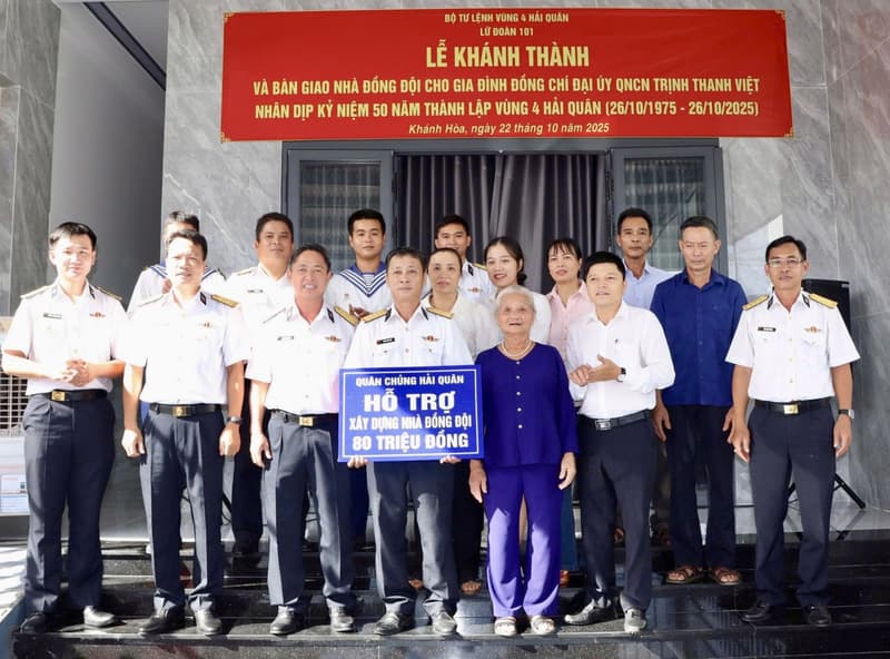 Lữ đoàn 101 bàn giao nhà đồng đội