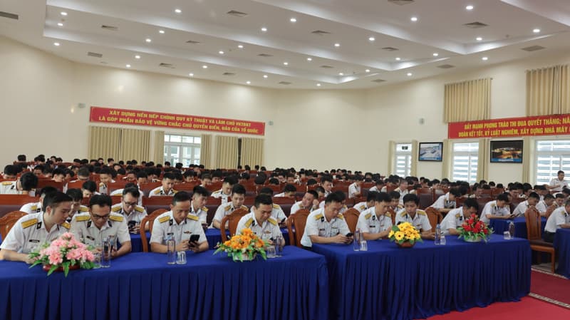 Nhà máy X52 hưởng ứng Ngày Pháp luật Việt Nam