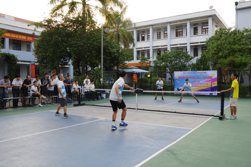 Kho 711 tổ chức giải thi đấu thể thao