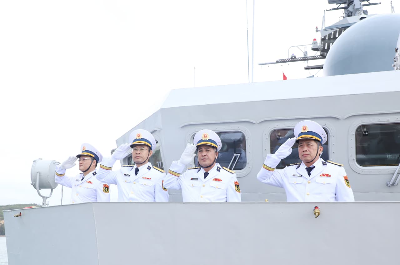 Tàu 015-Trần Hưng Đạo cập Quân cảng Cam Ranh kết thúc tốt đẹp chuyến thăm Trung Quốc, Nhật Bản và Hàn Quốc