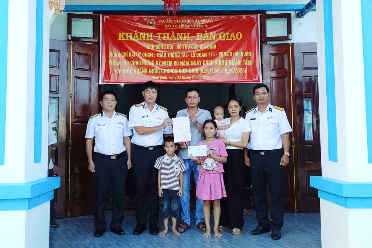 Vùng 5 khánh thành, bàn giao nhà đồng đội