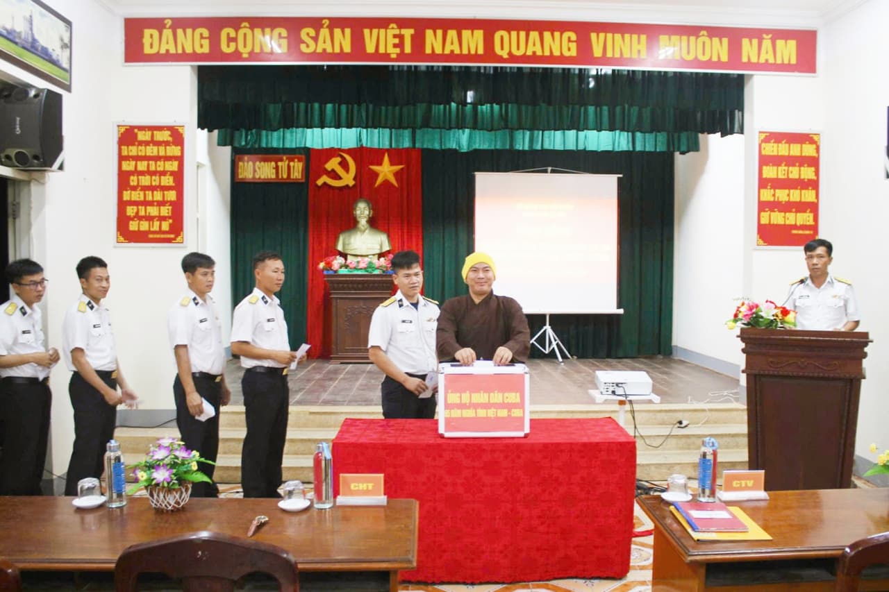 Quân dân đặc khu Trường Sa quyên góp ủng hộ nhân dân Cuba