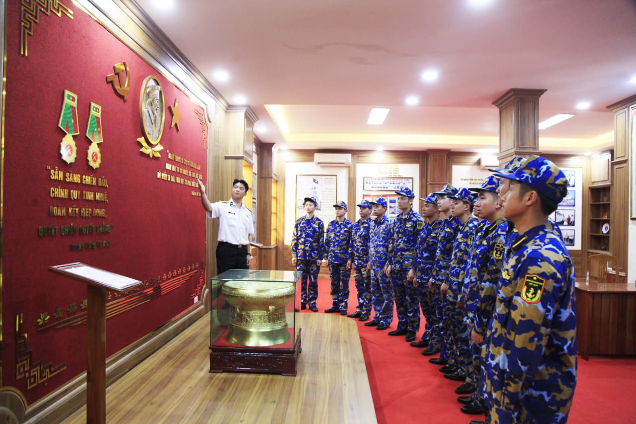Lữ đoàn 162 gặp mặt, giao nhiệm vụ cho học viên đào tạo ở nước ngoài về đơn vị thực tập