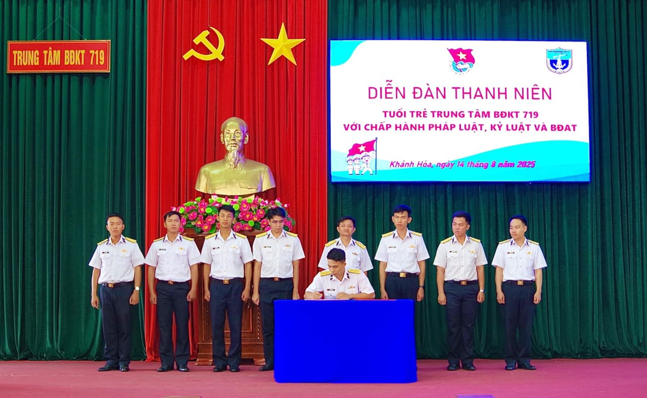 Trung tâm Bảo đảm Kỹ thuật 719 tổ chức diễn đàn thanh niên