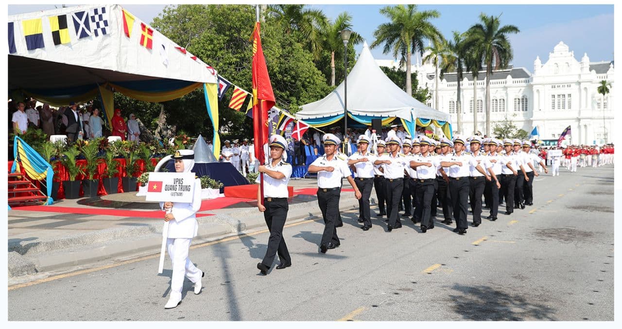 Đoàn Hải quân nhân dân Việt Nam tham gia diễu binh đường phố tại Penang