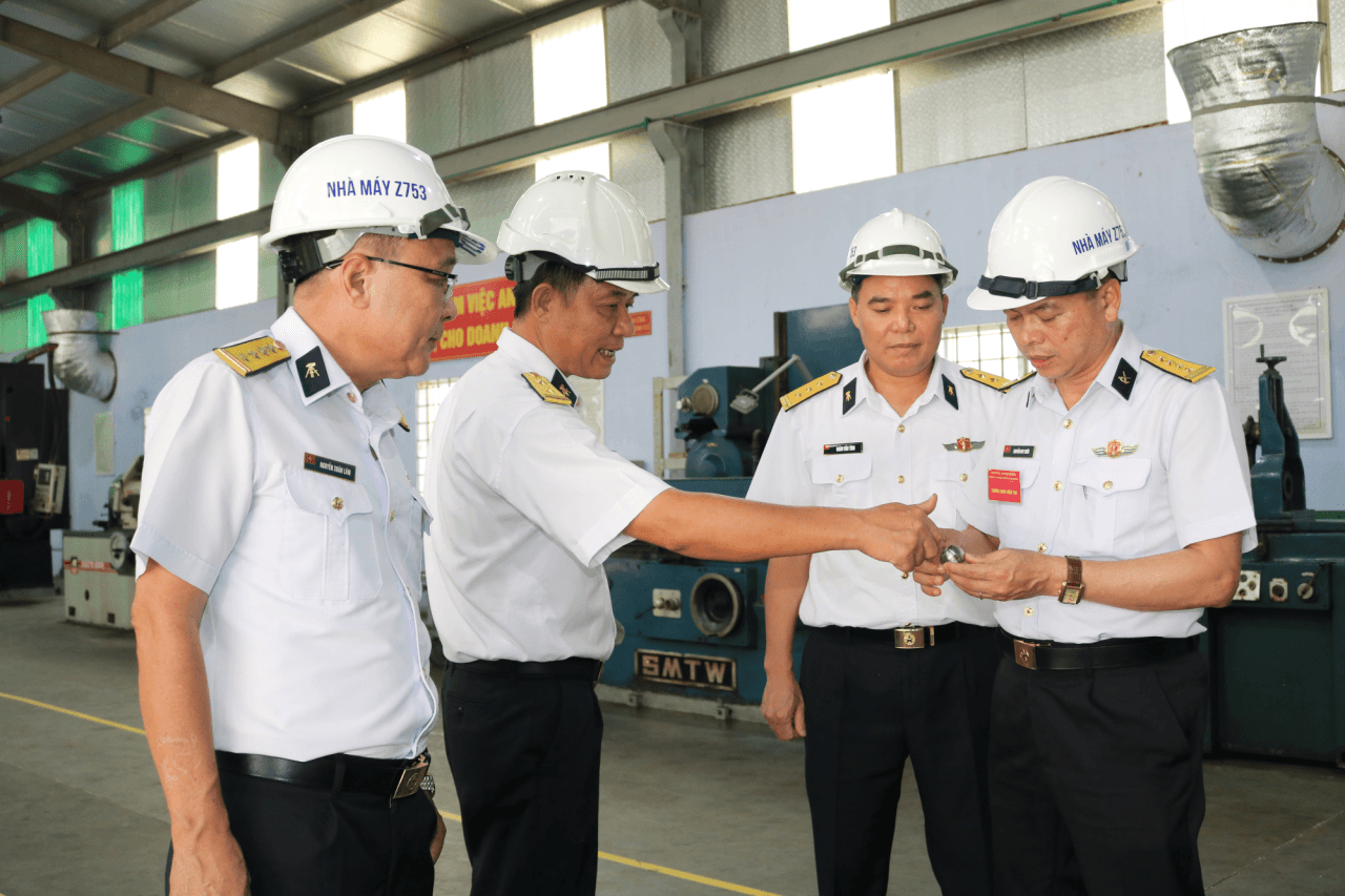 Kiểm tra công tác xây dựng đơn vị vững mạnh toàn diện tại nhà máy Z753