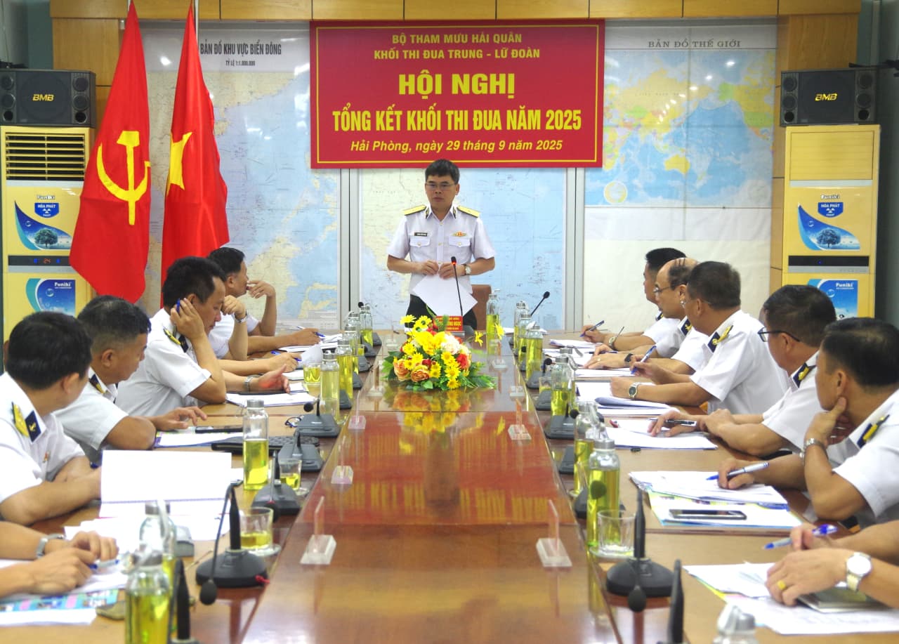 Khối thi đua trung, lữ đoàn thuộc Bộ Tham mưu Hải quân tổng kết phong trào thi đua năm 2025