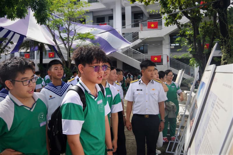Lữ đoàn 172 phối hợp triển lãm và tuyên truyền biển, đảo tại Đà Nẵng