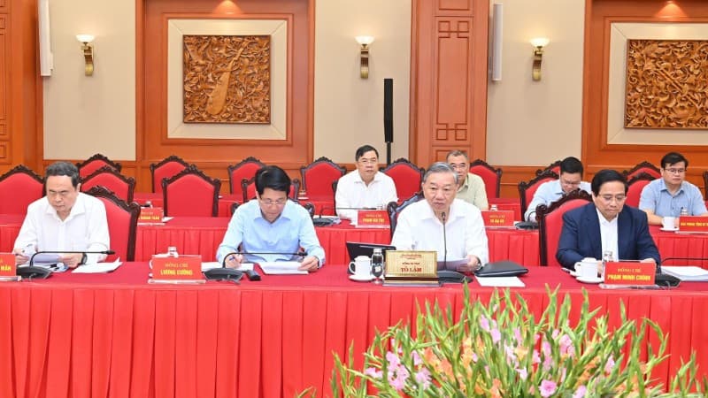 Kết luận của Bộ Chính trị, Ban Bí thư về tăng cường lãnh đạo, chỉ đạo công tác tổ chức đại hội đảng bộ các cấp