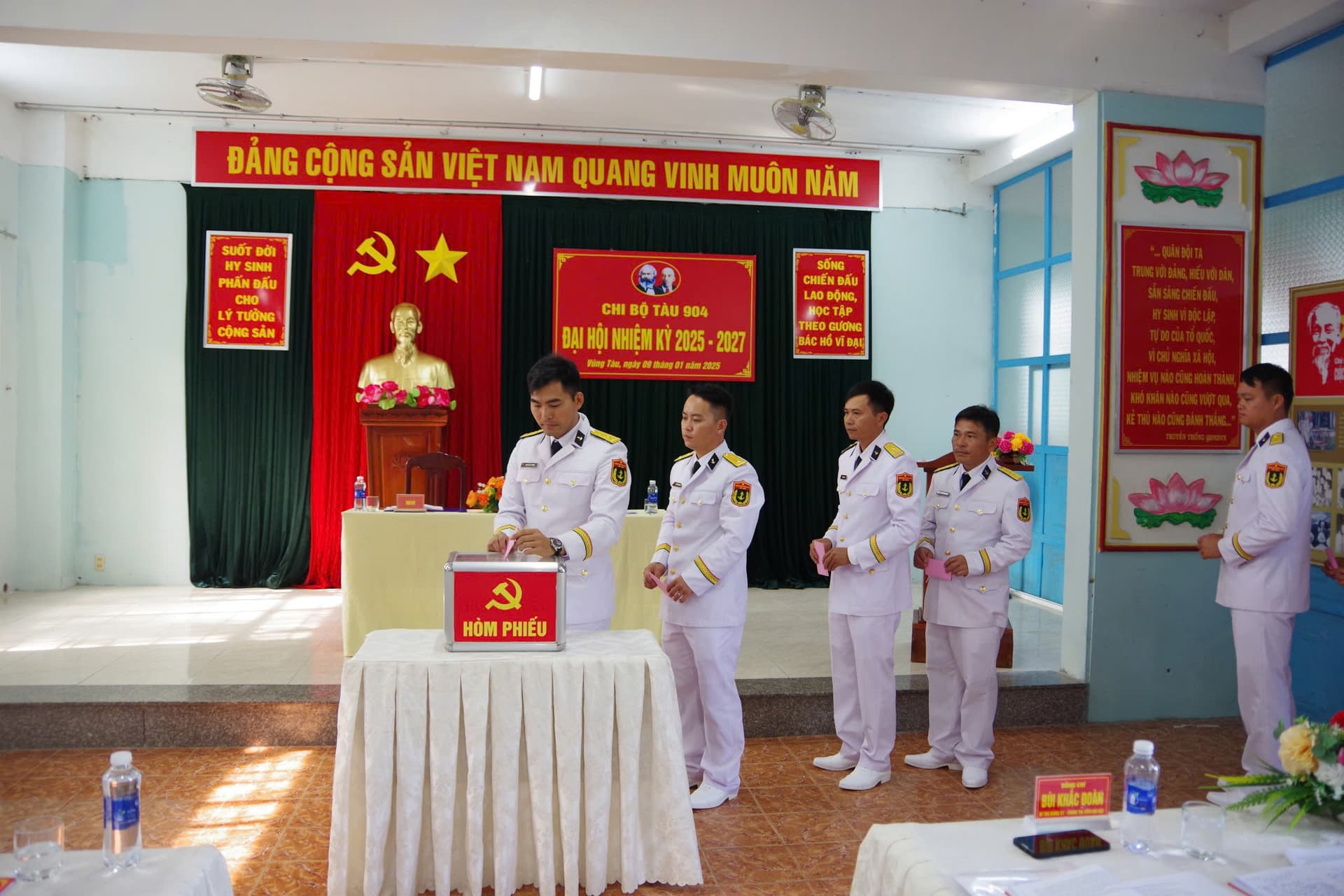 Đại hội chi bộ làm trước trong Đảng bộ Công ty Hải sản Trường Sa
