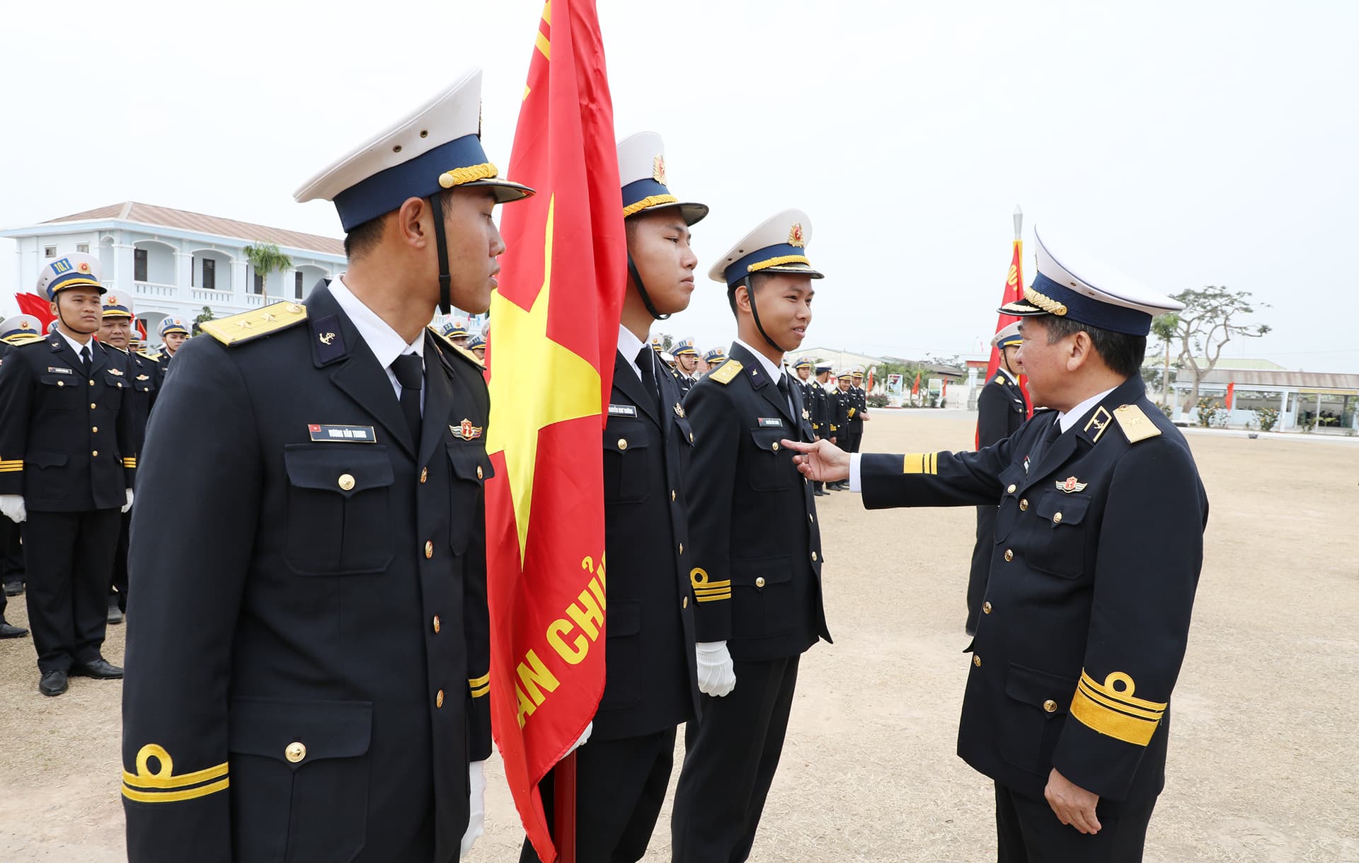 Kiểm tra lực lượng diễu binh kỷ niệm 50 năm giải phóng miền Nam thống nhất đất nước