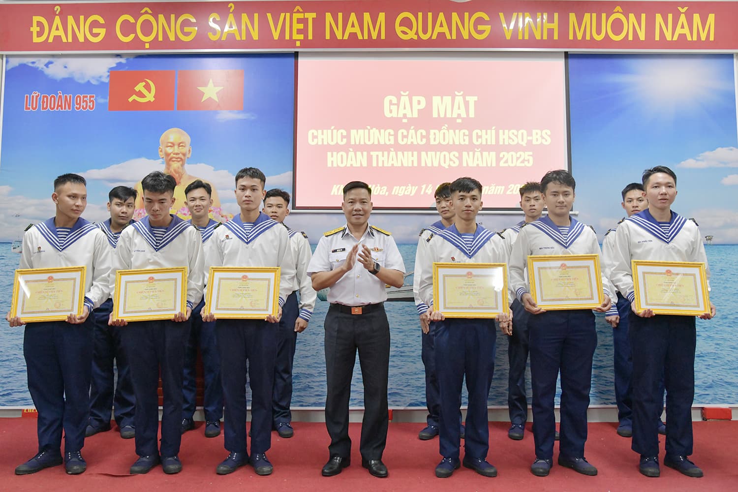 Lữ đoàn 955 khen thưởng 35 chiến sĩ hoàn thành nghĩa vụ quân sự