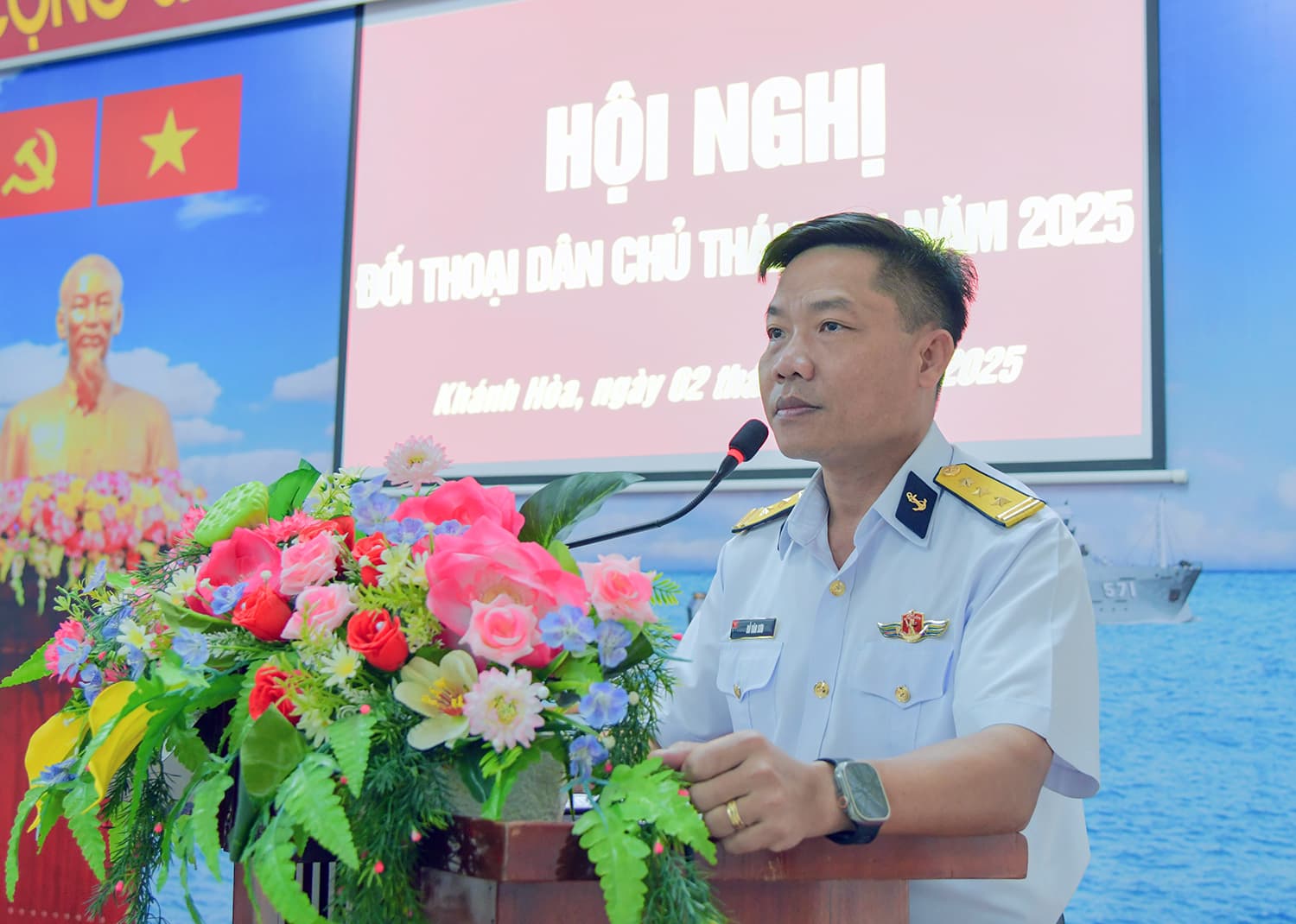Chỉ huy Lữ đoàn 955 đối thoại với cán bộ, chiến sĩ