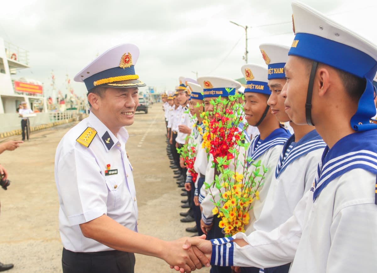 Chở hương xuân ra Nhà giàn DK1