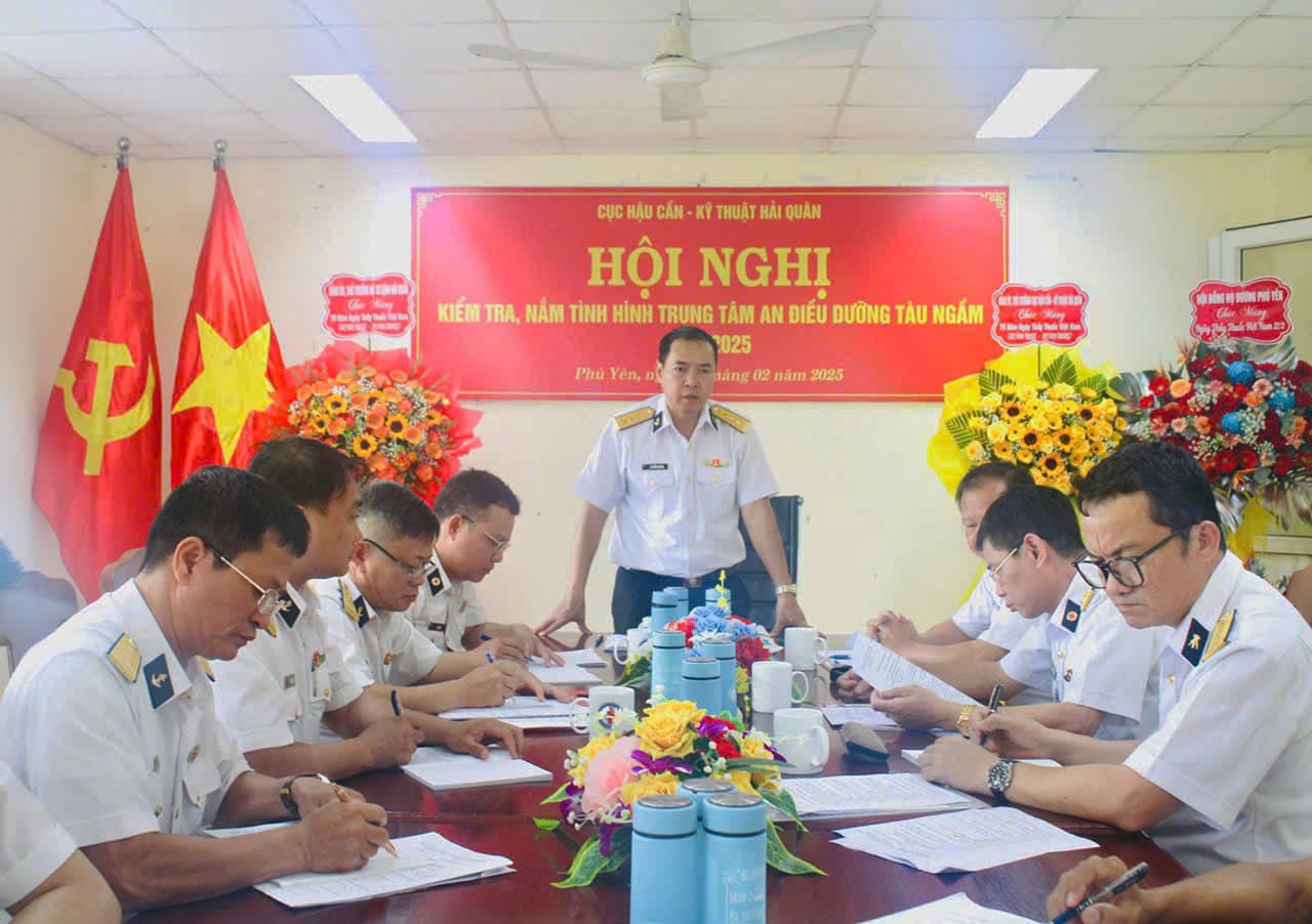 Đoàn công tác Cục Hậu cần-Kỹ thuật kiểm tra tại Trung tâm An điều dưỡng tàu ngầm