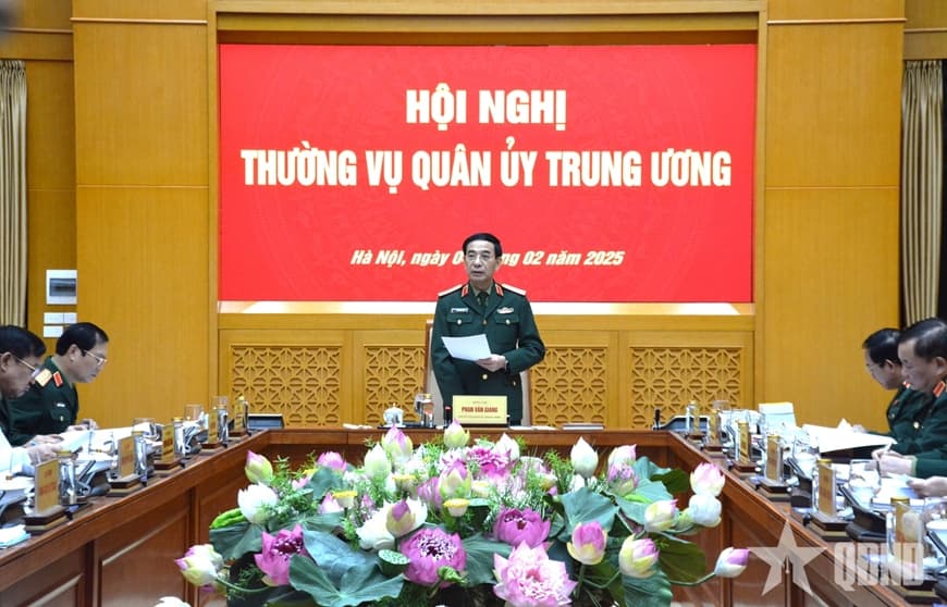 Đại tướng Phan Văn Giang, Ủy viên Bộ Chính trị, Phó bí thư Quân ủy Trung ương, Bộ trưởng Bộ Quốc phòng chủ trì Hội nghị Thường vụ Quân ủy Trung ương
