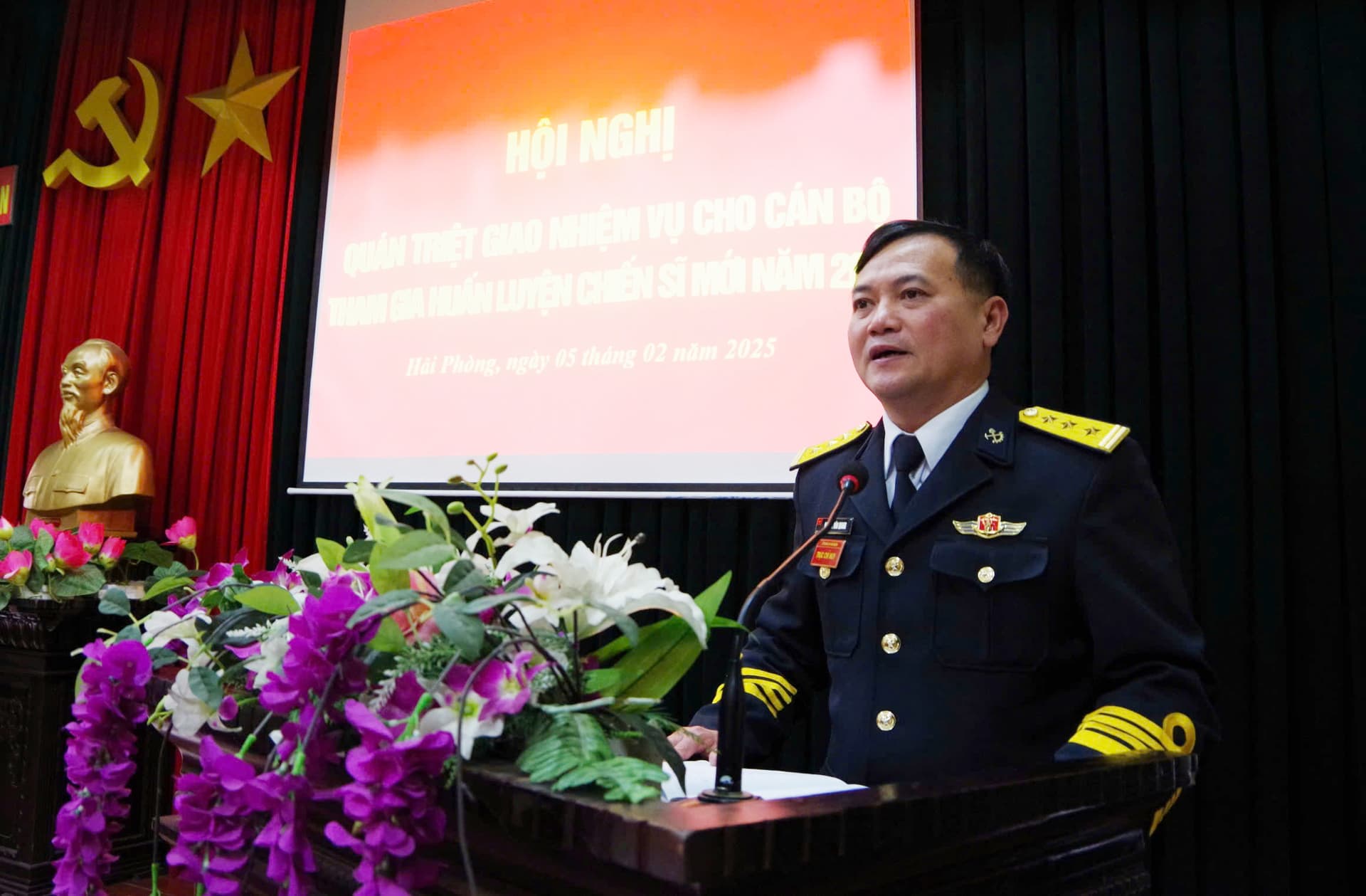 Lữ đoàn 131 giao nhiệm vụ cho cán bộ huấn luyện chiến sĩ mới năm 2025