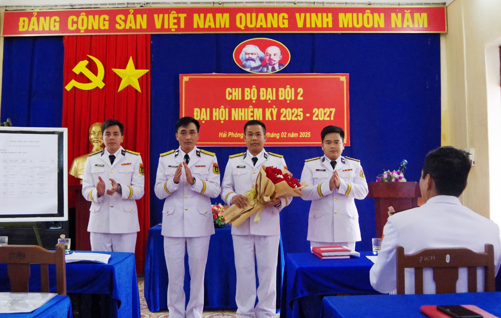 Đảng bộ Lữ đoàn 131 chỉ đạo chi bộ đại hội làm trước