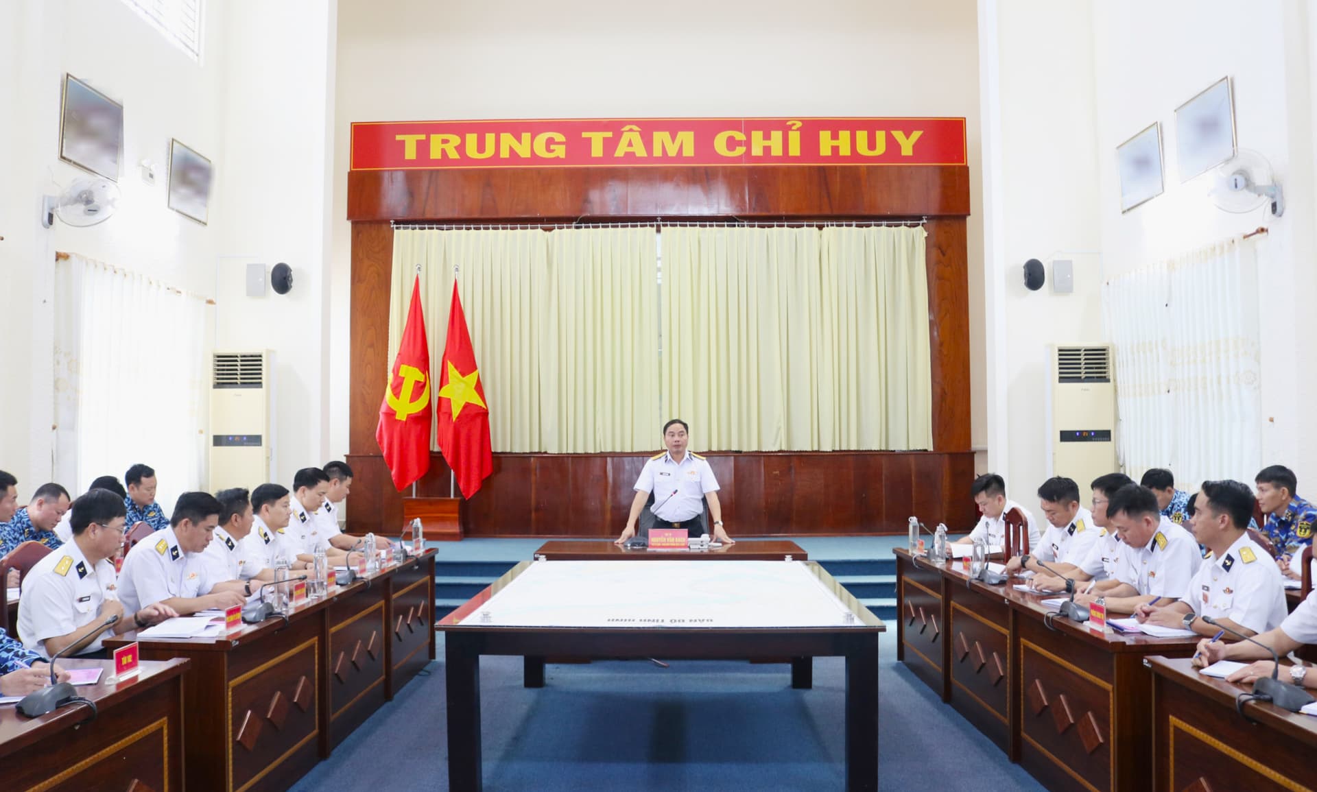 Phó Tư lệnh, Tham mưu trưởng Hải quân kiểm tra Lữ đoàn 189