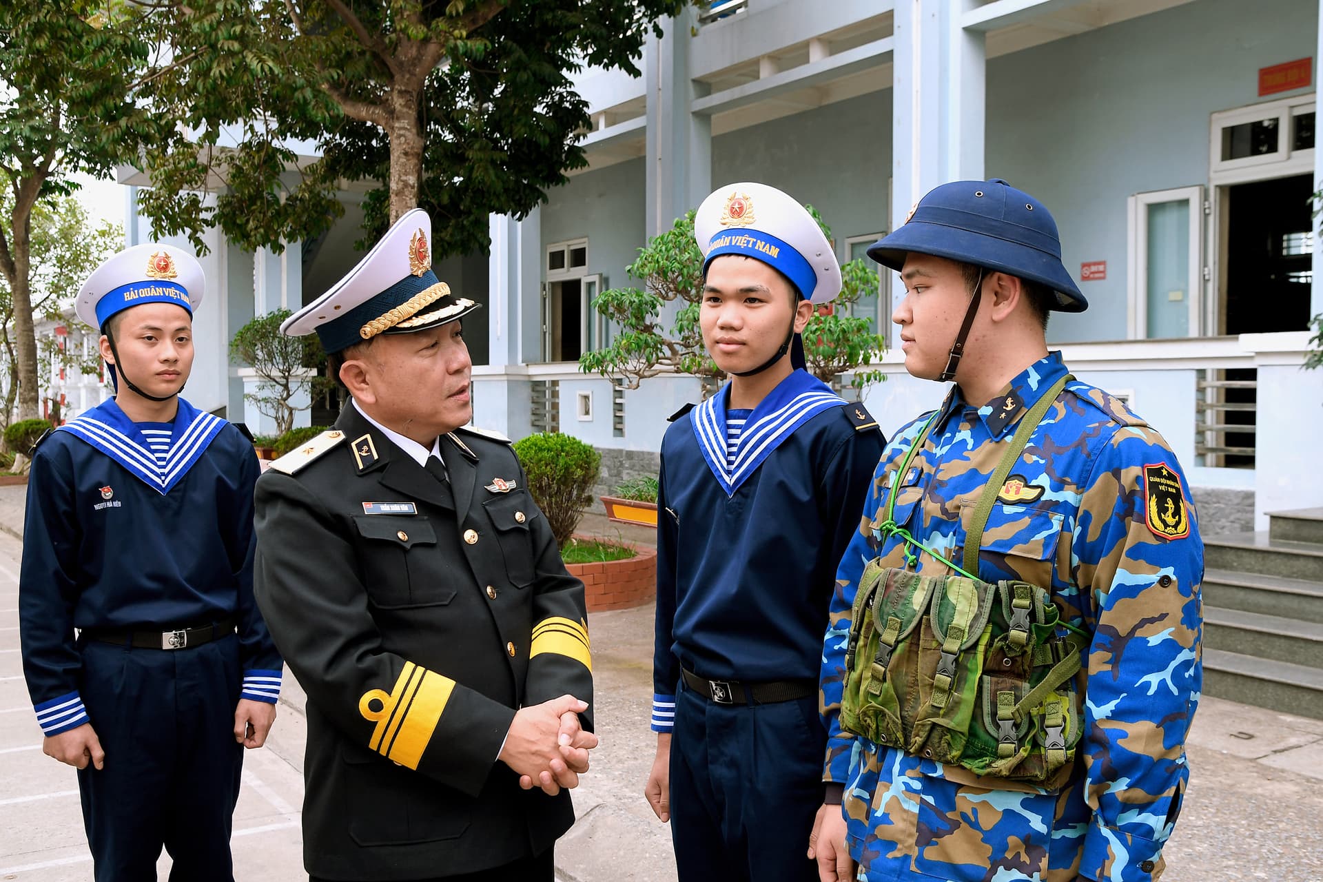 Chính ủy Vùng 1 thăm, động viên viên đội tuyển tham gia thi “Quân khu số 1 - Thách đấu” vòng 2