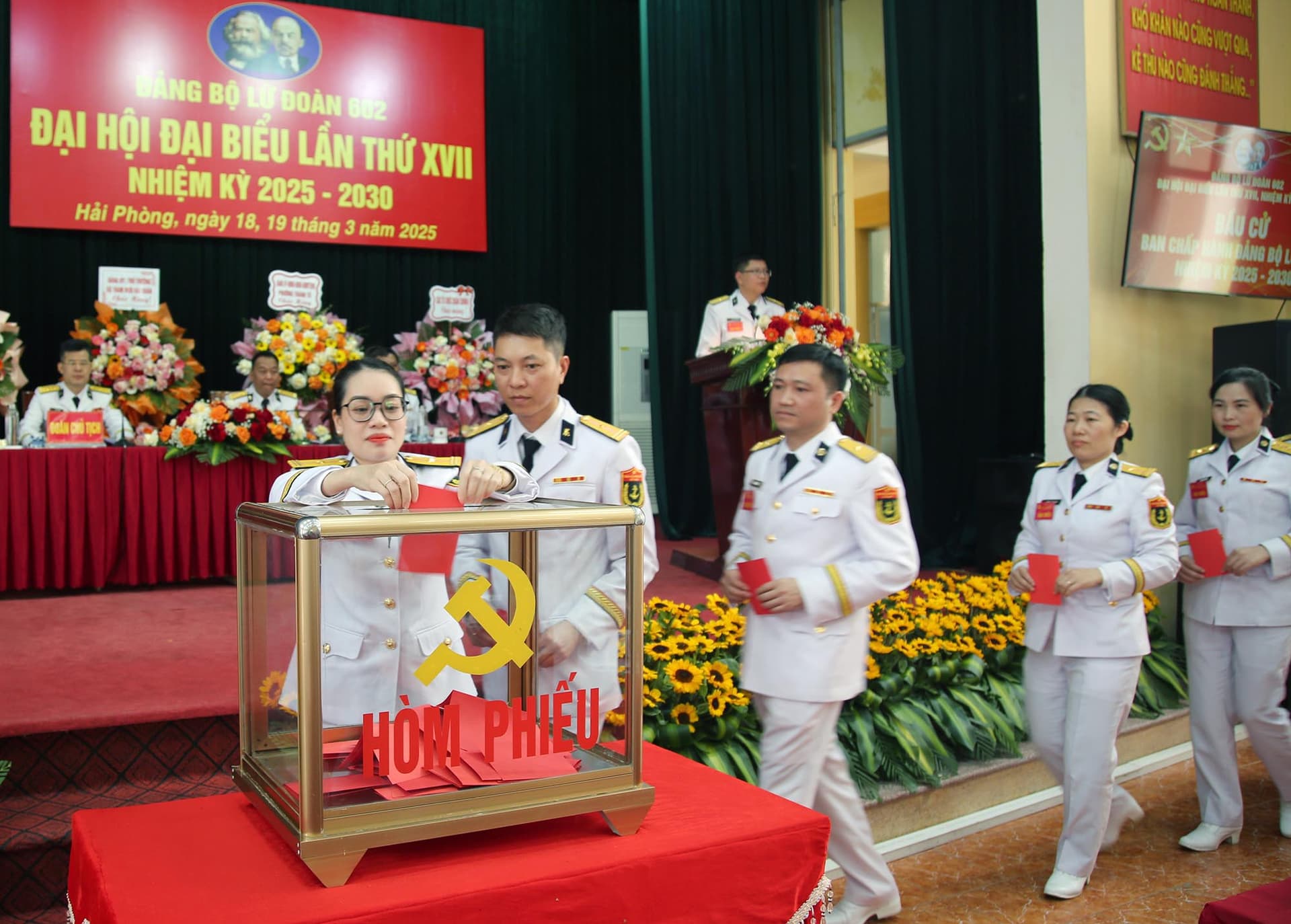 Lữ đoàn 602: Bảo đảm thông tin liên lạc thông suốt, vững chắc trên các mạng, hướng