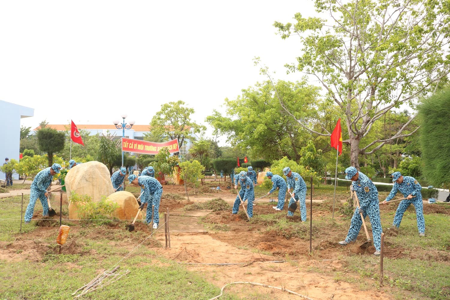 Tuổi trẻ Hải quân thực hiện “Ngày chủ nhật xanh”