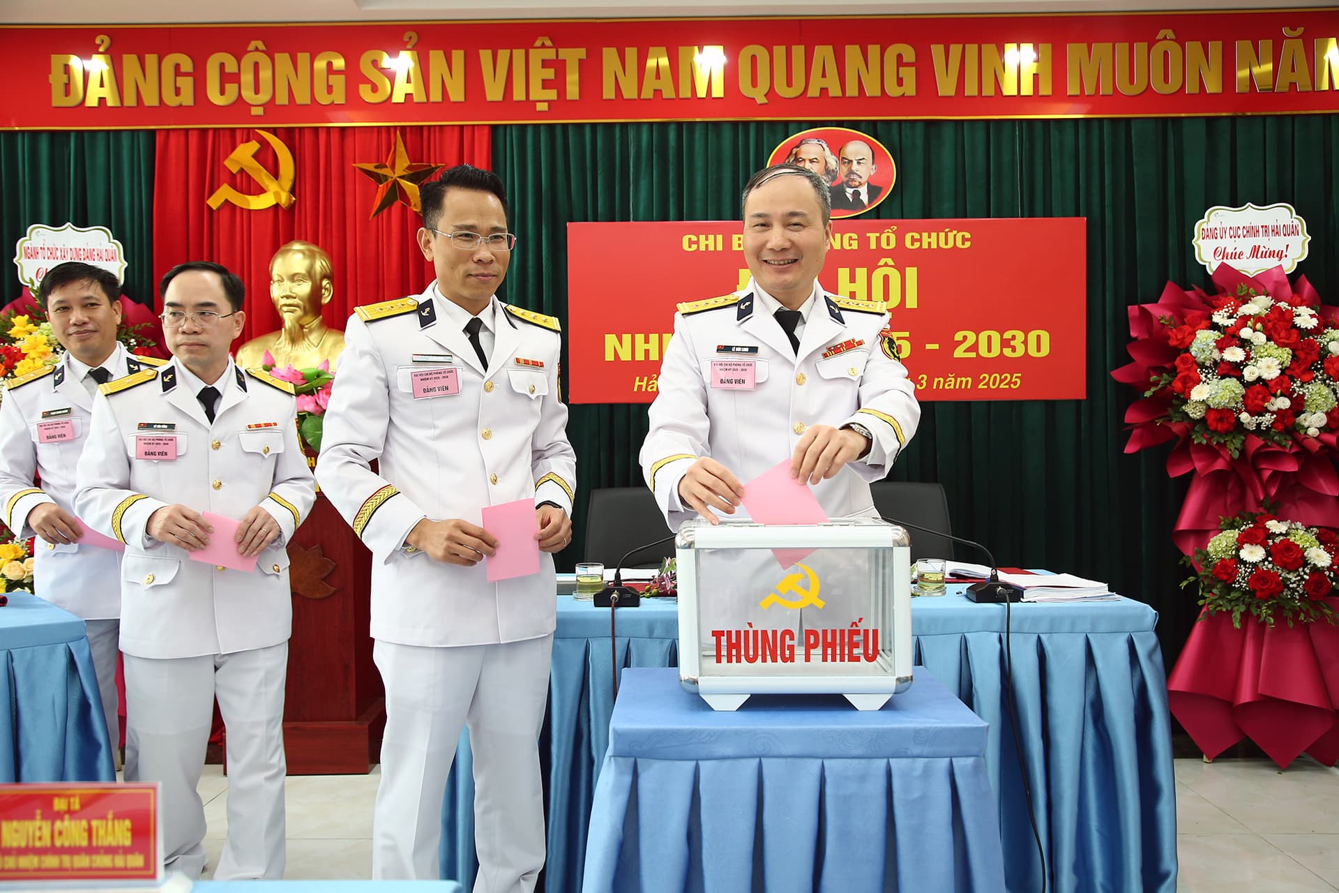 Chi bộ Phòng Tổ chức: Phấn đấu đạt và vượt chỉ tiêu kế hoạch công tác xây dựng đảng hằng năm