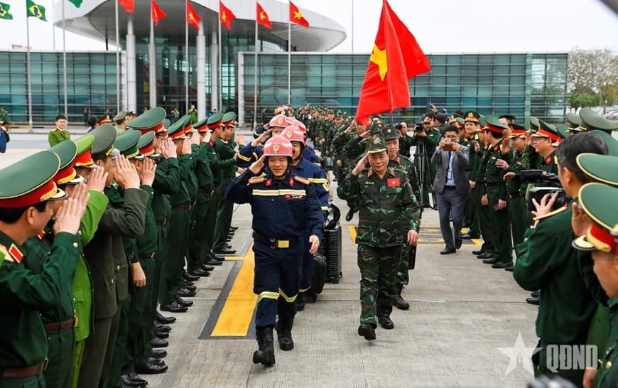Đoàn Quân đội nhân dân Việt Nam lên đường sang hỗ trợ Myanmar khắc phục hậu quả động đất