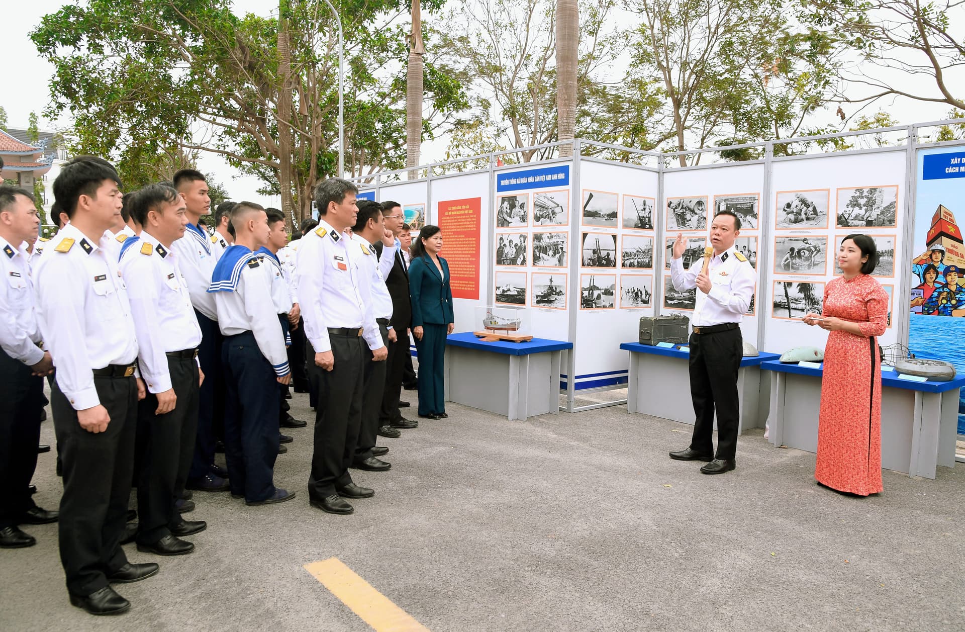 Triển lãm “Hải quân nhân dân Việt Nam anh hùng - 70 năm hành trình giữ biển” tại Vùng 1