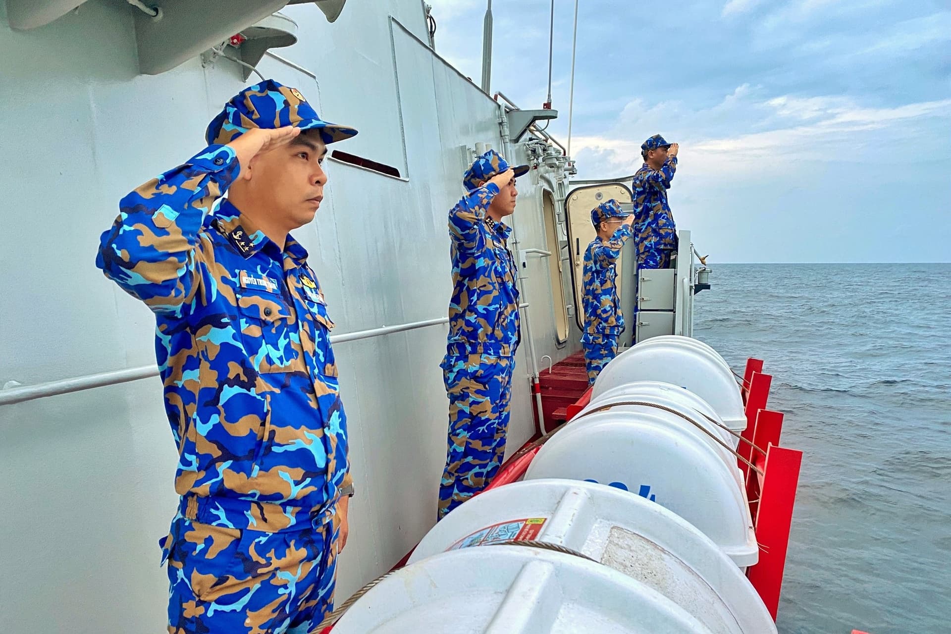 Đề xuất chính sách trợ cấp với trường hợp phải tinh giản biên chế, cơ cấu lại