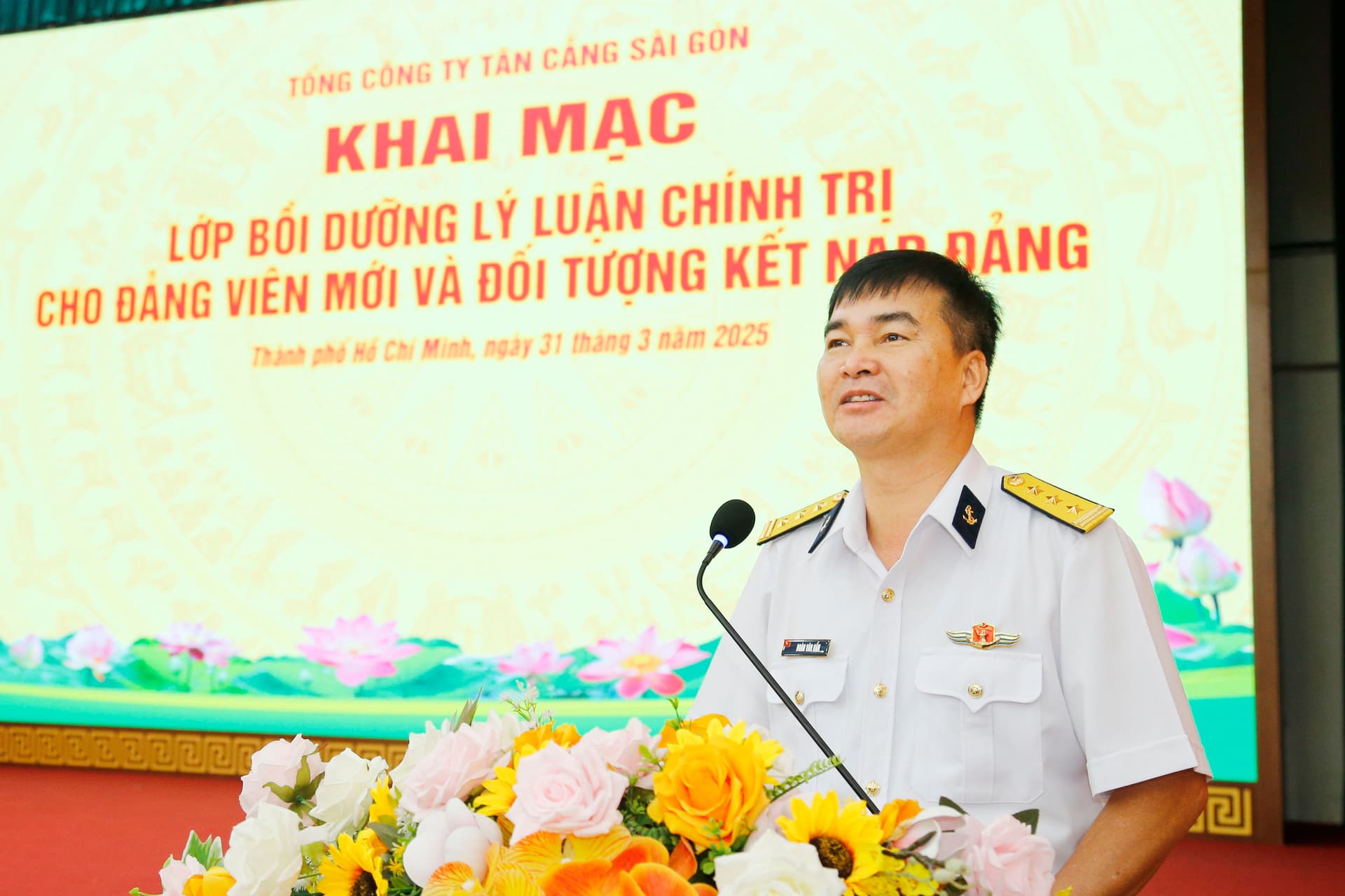 Tổng công ty Tân cảng Sài Gòn: Bồi dưỡng lý luận chính trị cho đảng viên mới năm 2025