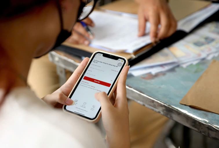Trong thời gian chờ cấp, đổi giấy phép lái xe, người dân có thể xuất trình VNeID