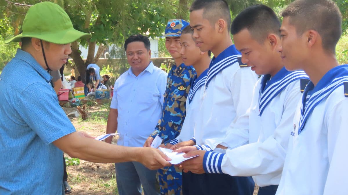 Trung tâm Huấn luyện Vùng 4 đón đoàn thân nhân tỉnh Bình Thuận đến thăm chiến sĩ mới