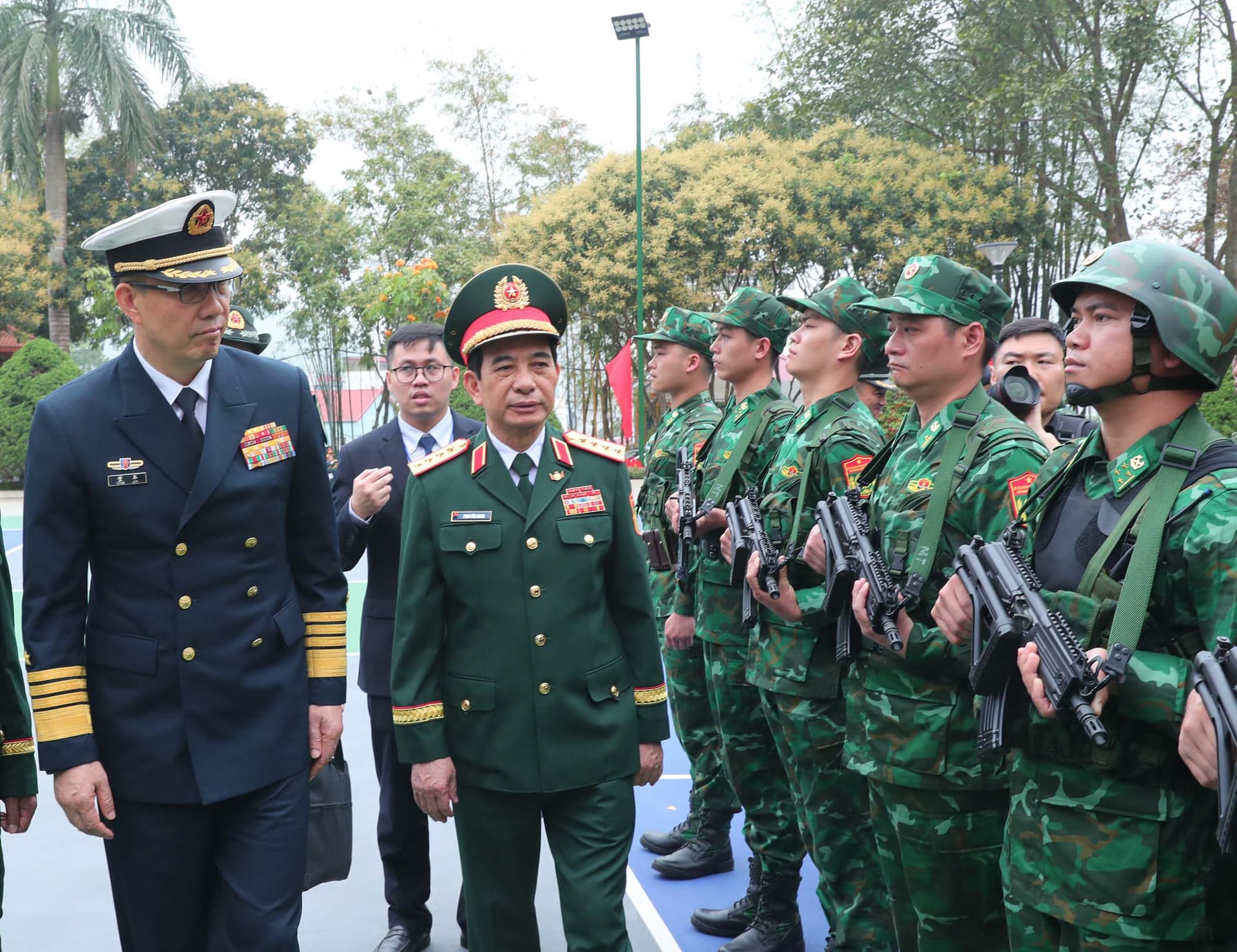 Bộ trưởng Bộ Quốc phòng Phan Văn Giang chủ trì Lễ đón Bộ trưởng Bộ Quốc phòng Trung Quốc Đổng Quân tại Việt Nam