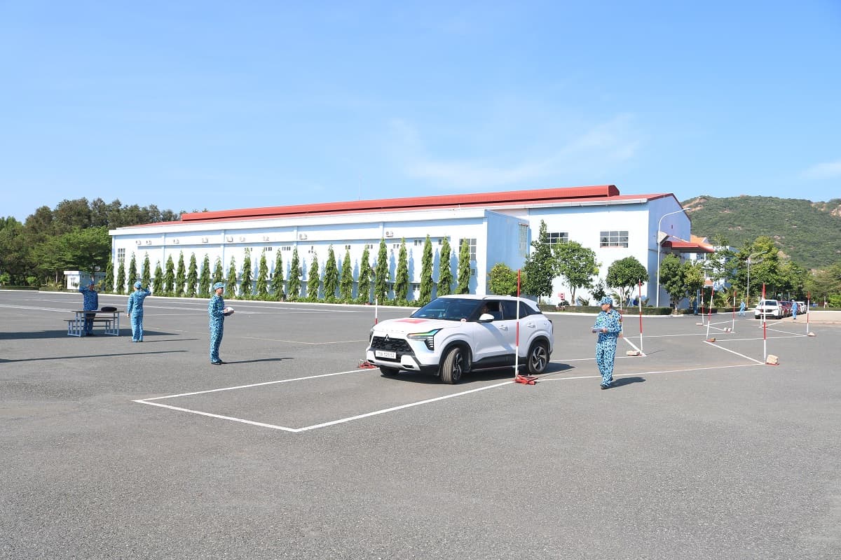 Lữ đoàn 189 kiểm tra kỹ năng lái xe 6 tháng đầu năm