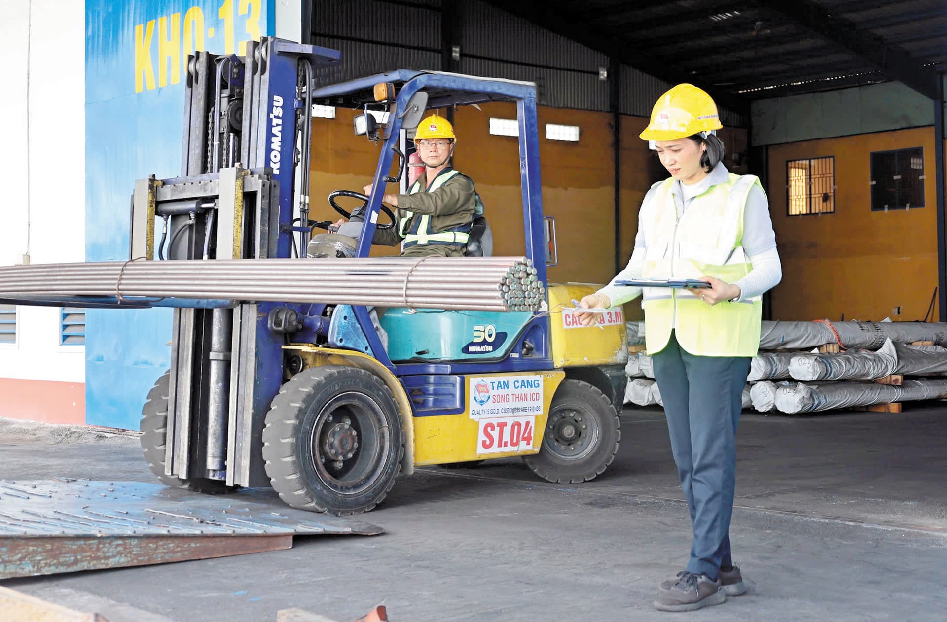 Bảo đảm việc làm, chăm lo đời sống cho người lao động