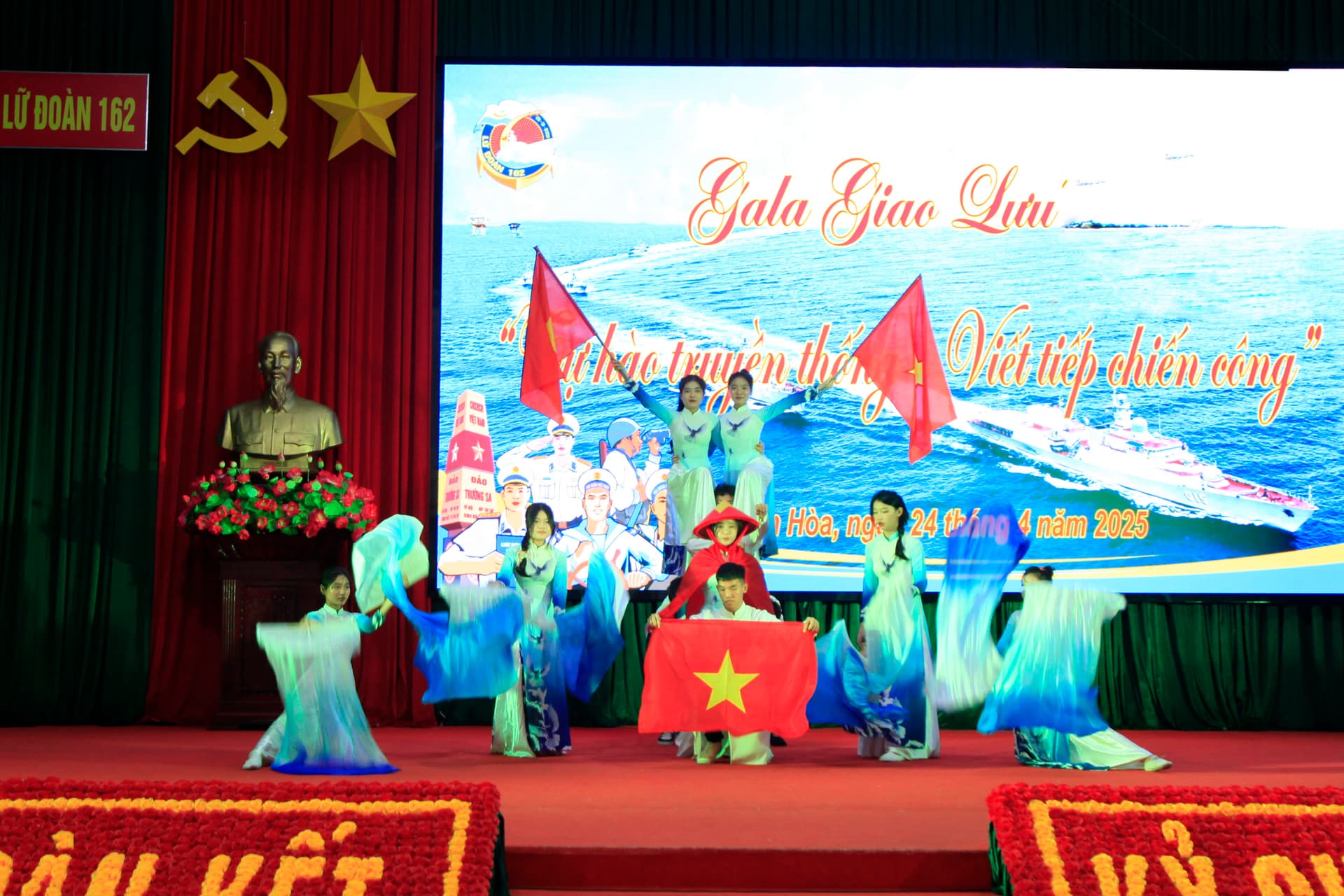 Lữ đoàn 162: Gala giao lưu “Tự hào truyền thống, viết tiếp chiến công”