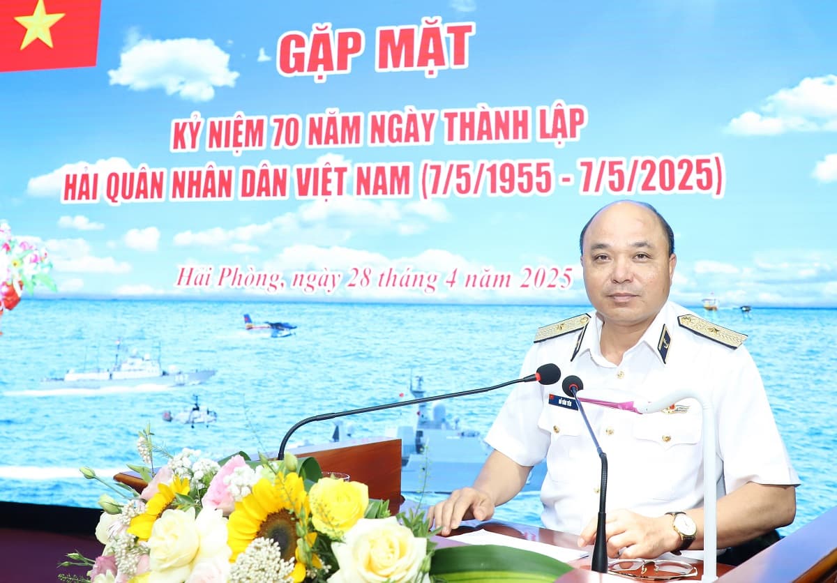 Gặp mặt truyền thống kỷ niệm 70 năm thành lập Hải quân nhân dân Việt Nam khu vực phía Bắc