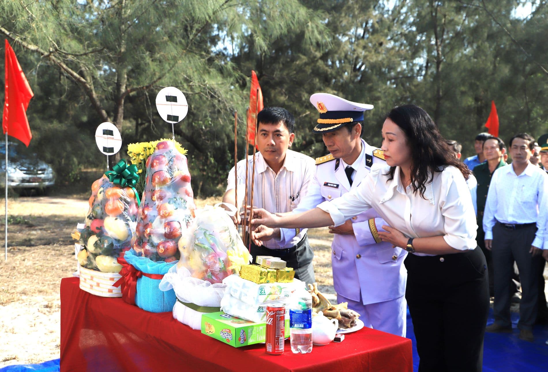 Vùng 3 dâng hương tại Di tích Bến tàu không số Lộ Diêu