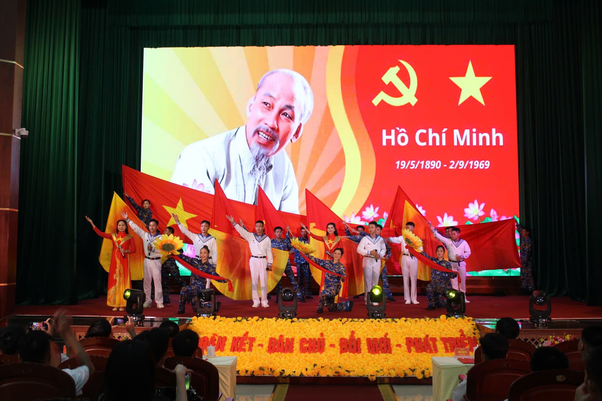 Vùng 2 giao lưu văn nghệ “70 năm – Tự hào, vững vàng, tiến bước”