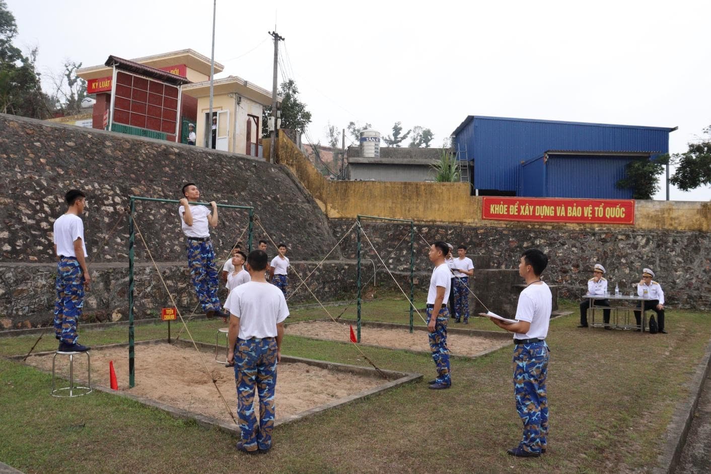 Quân chủng Hải quân kiểm tra tháng đầu huấn luyện tại Lữ đoàn 126