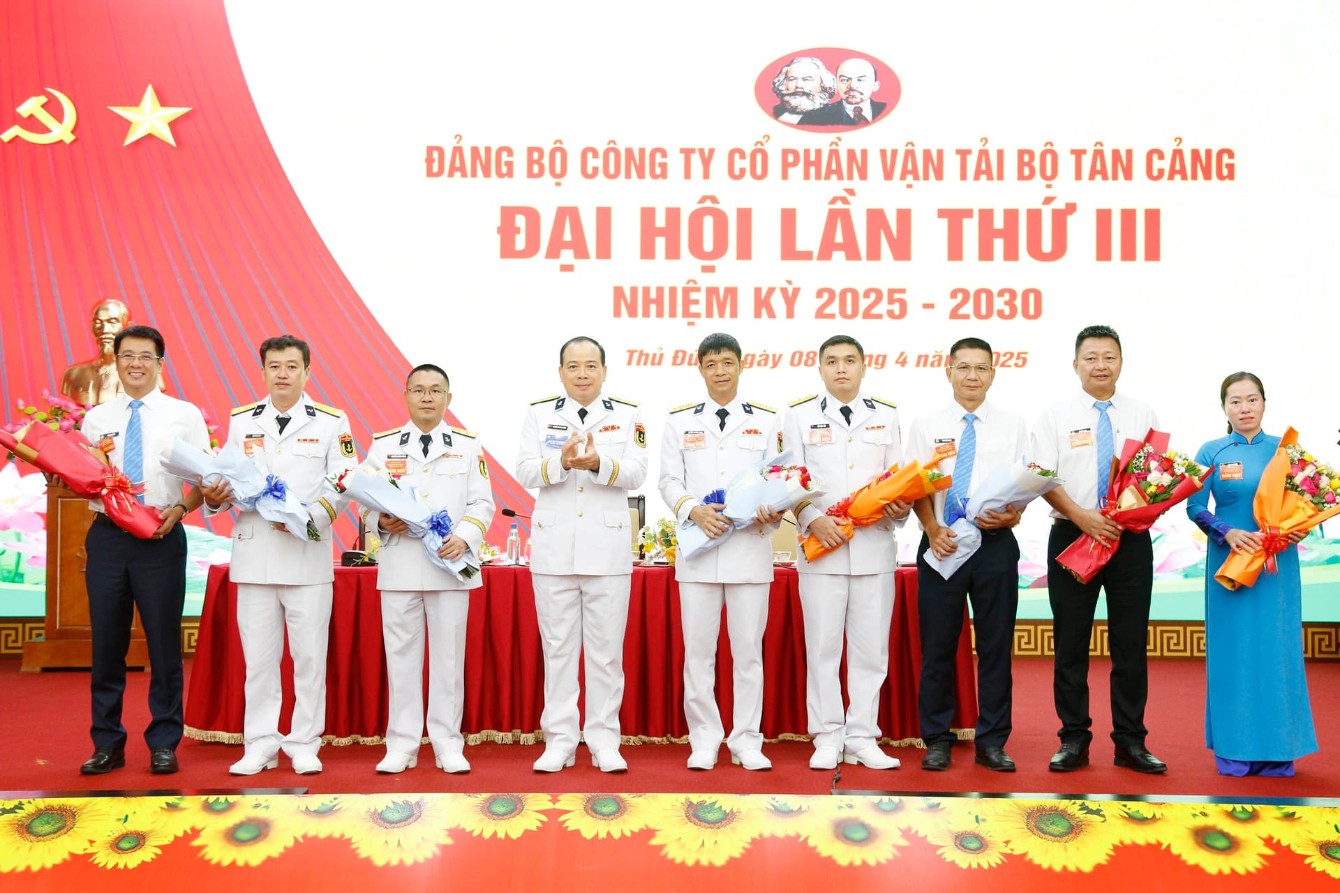 Công ty Cổ phần Vận tải bộ Tân cảng phấn đấu tăng trưởng 10%