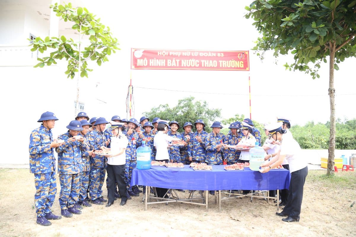Lữ đoàn 83: “Bát nước thao trường, ấm lòng chiến sĩ"
