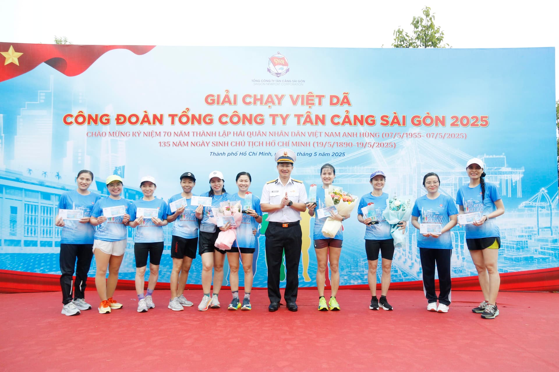 Gần 500 cán bộ, đoàn viên tham gia giải chạy việt dã Công đoàn Tân cảng Sài Gòn