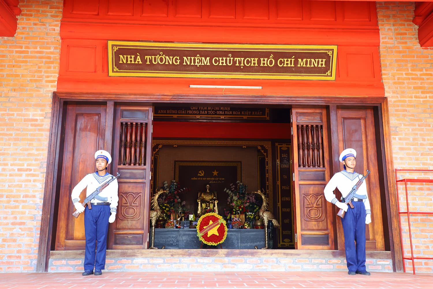 Nhà tưởng niệm Bác Hồ ở Trường Sa