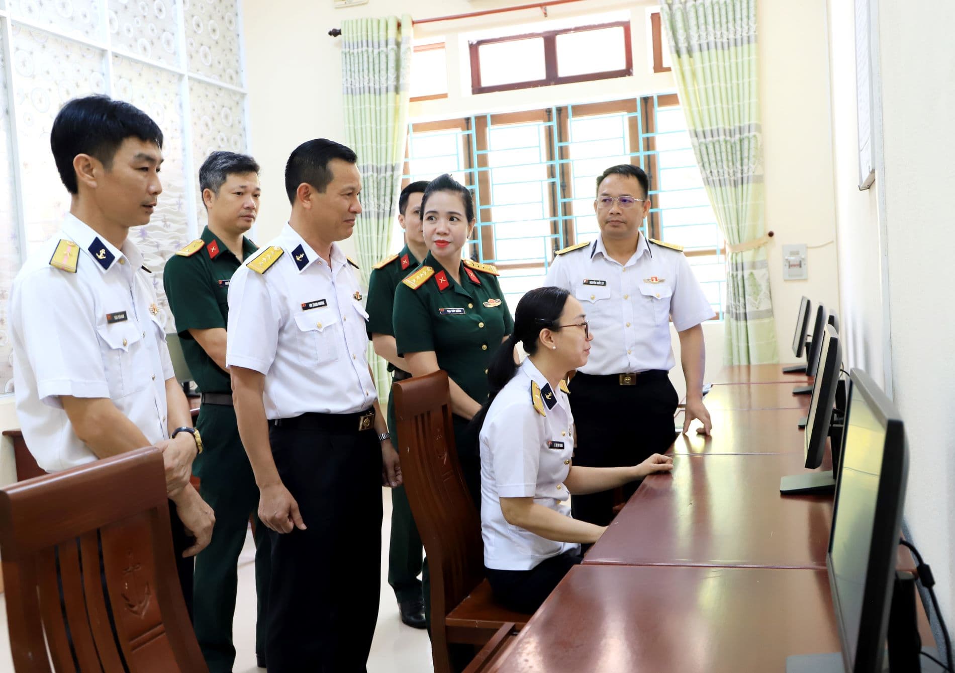 Đoàn công tác Thư viện Quân đội khảo sát, kiểm tra hoạt động Thư viện tại Vùng 3 Hải quân