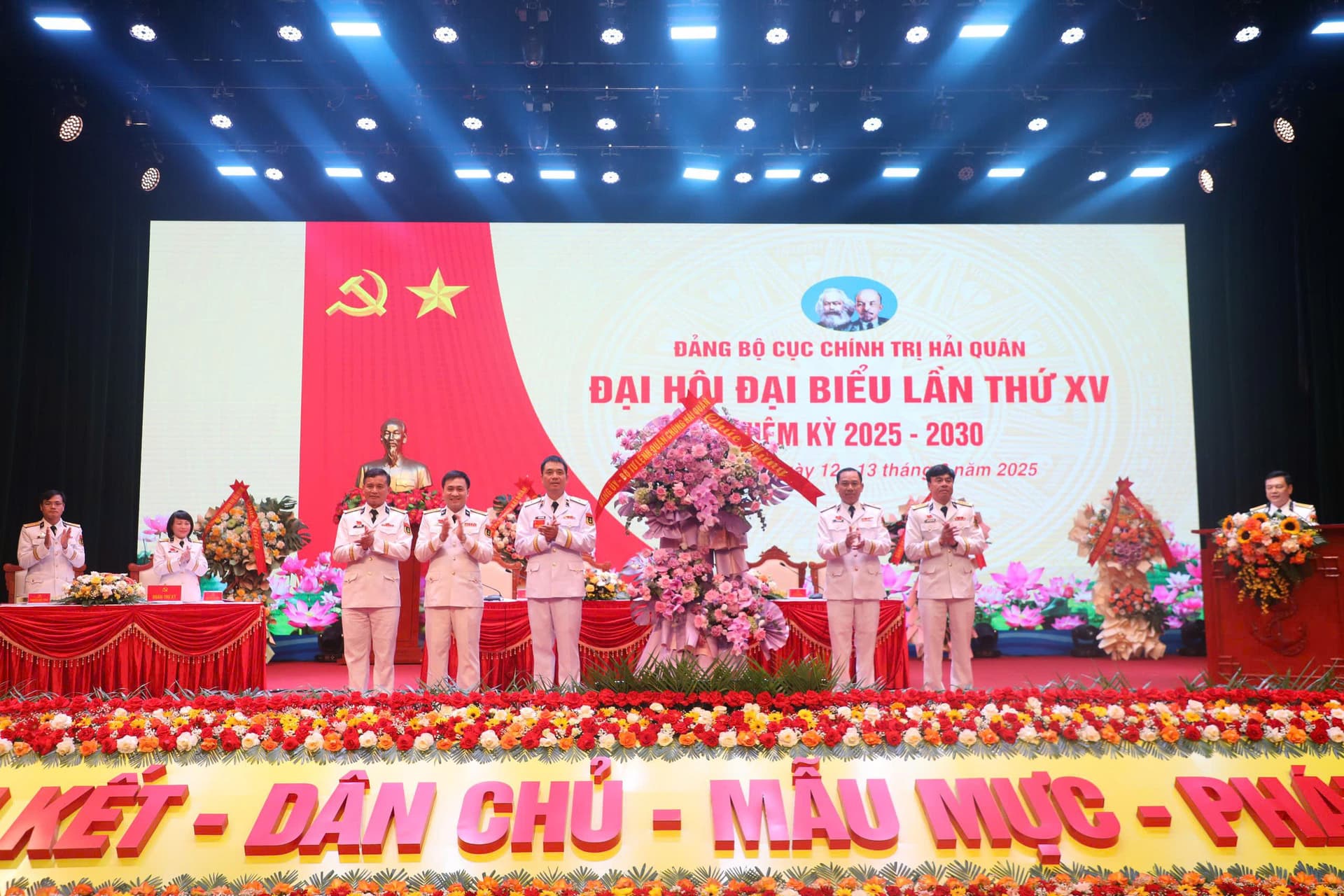 Chính ủy Hải quân dự, chỉ đạo Đại hội đại biểu Đảng bộ Cục Chính trị lần thứ XV