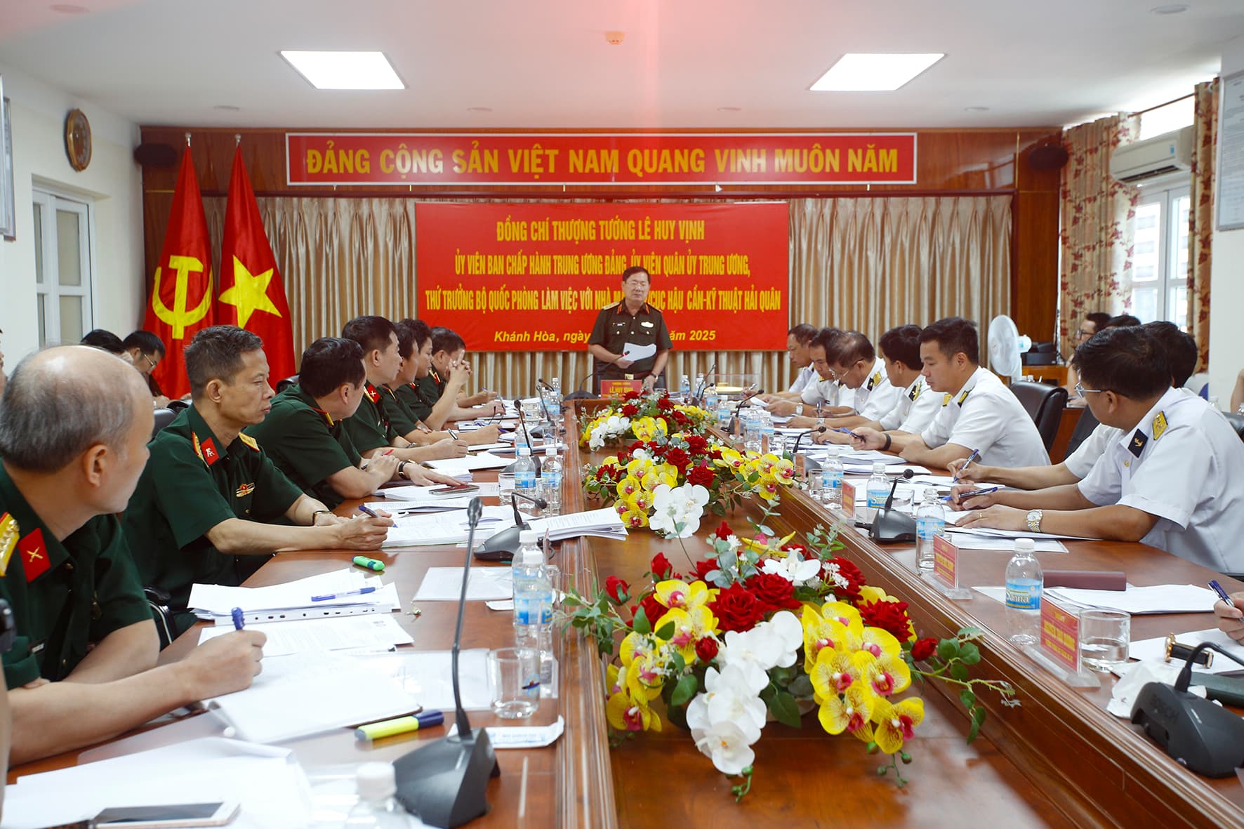 Thượng tướng Lê Huy Vịnh kiểm tra và làm việc với Nhà máy X52